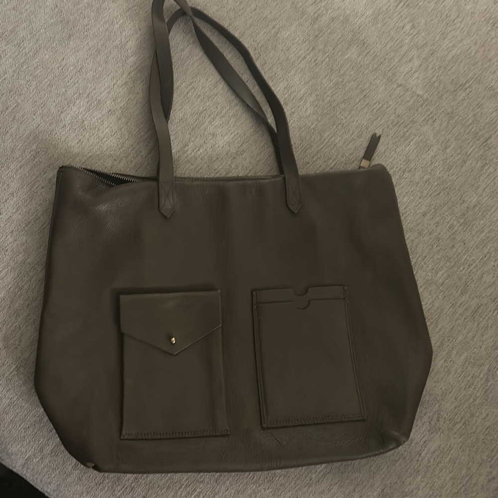Madewell Leather Transport Zip Tote in Olive green